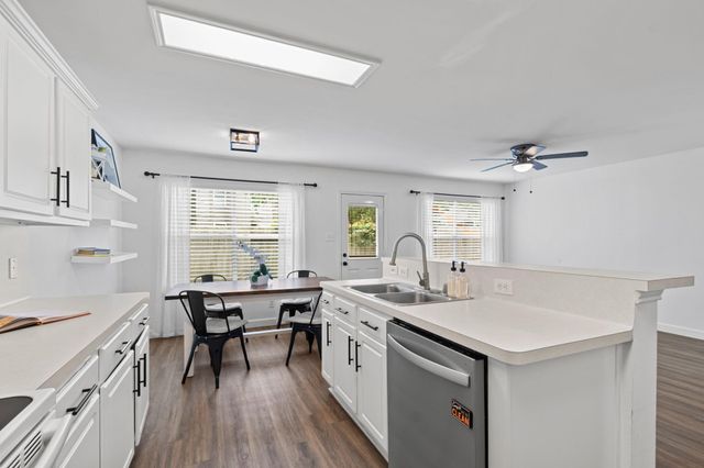 10 Jenny Wren Court, The Woodlands, TX 77382