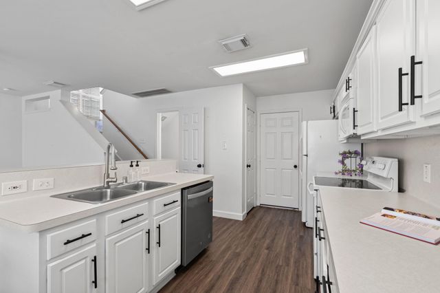 10 Jenny Wren Court, The Woodlands, TX 77382