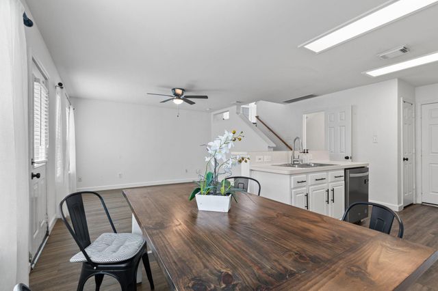 10 Jenny Wren Court, The Woodlands, TX 77382