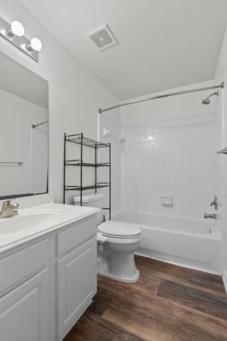 10 Jenny Wren Court, The Woodlands, TX 77382