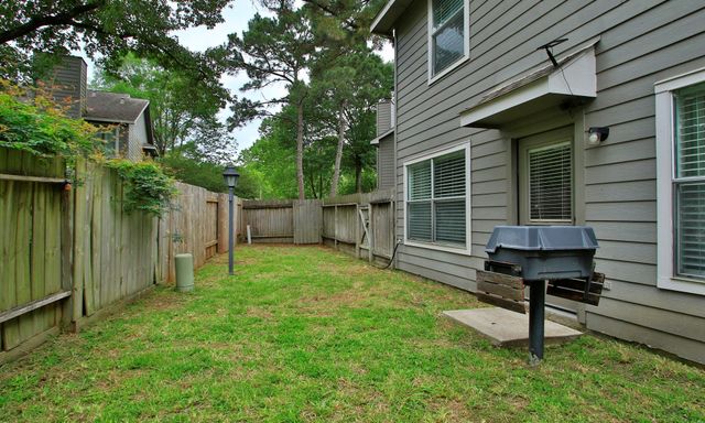10 Jenny Wren Court, The Woodlands, TX 77382