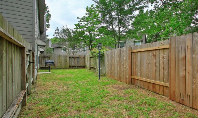 10 Jenny Wren Court, The Woodlands, TX 77382