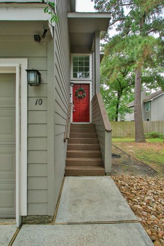 10 Jenny Wren Court, The Woodlands, TX 77382