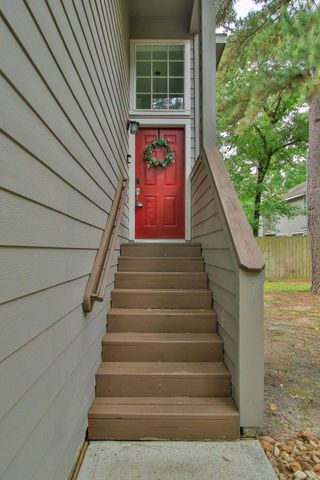 10 Jenny Wren Court, The Woodlands, TX 77382