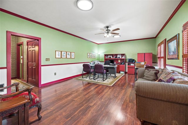 1106 Avenue O, Huntsville, TX 77340