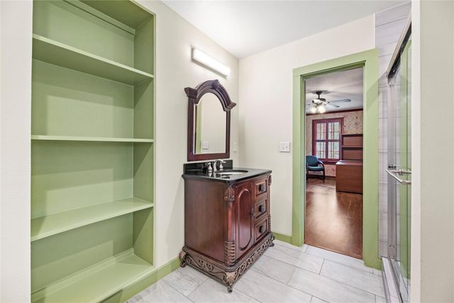 1106 Avenue O, Huntsville, TX 77340