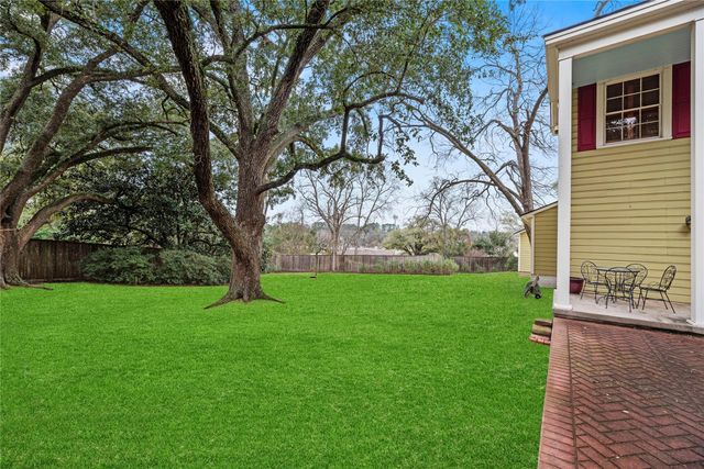 1106 Avenue O, Huntsville, TX 77340