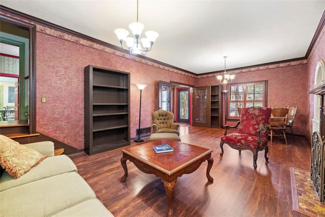 1106 Avenue O, Huntsville, TX 77340