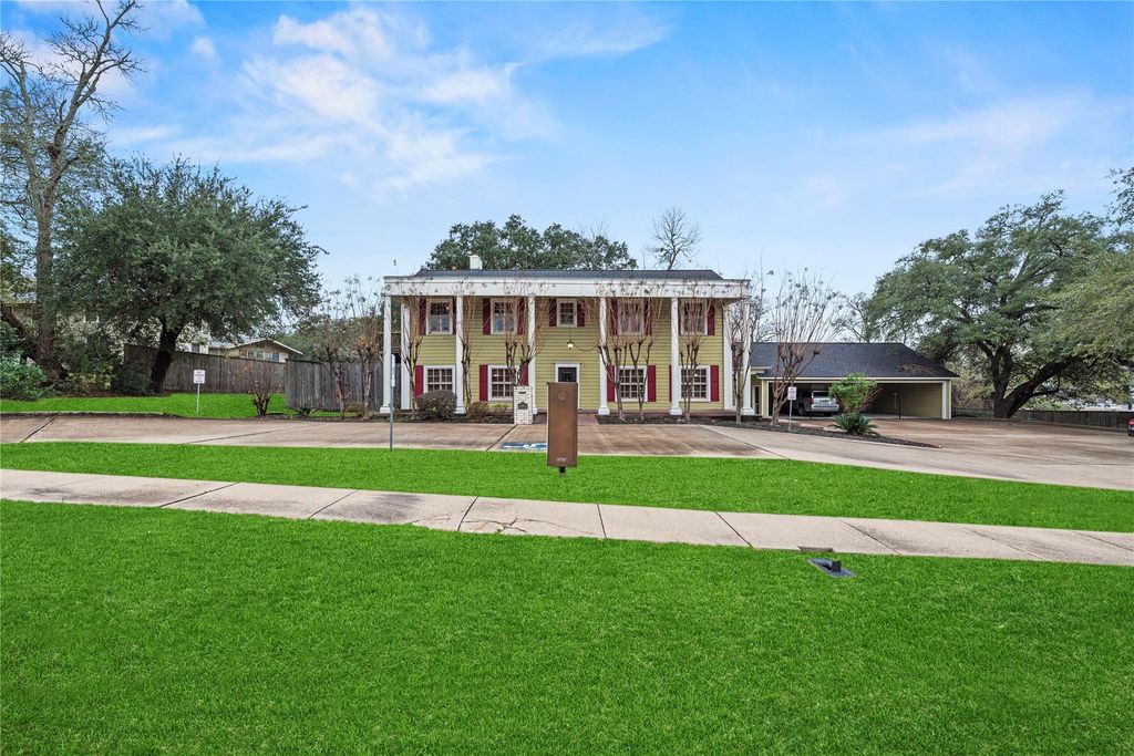 1106 Avenue O, Huntsville, TX 77340
