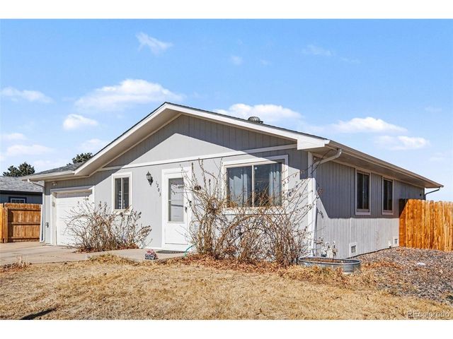1203 Stage Dr, Fort Lupton, CO 80621