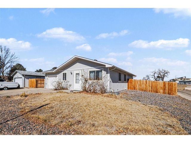 1203 Stage Dr, Fort Lupton, CO 80621