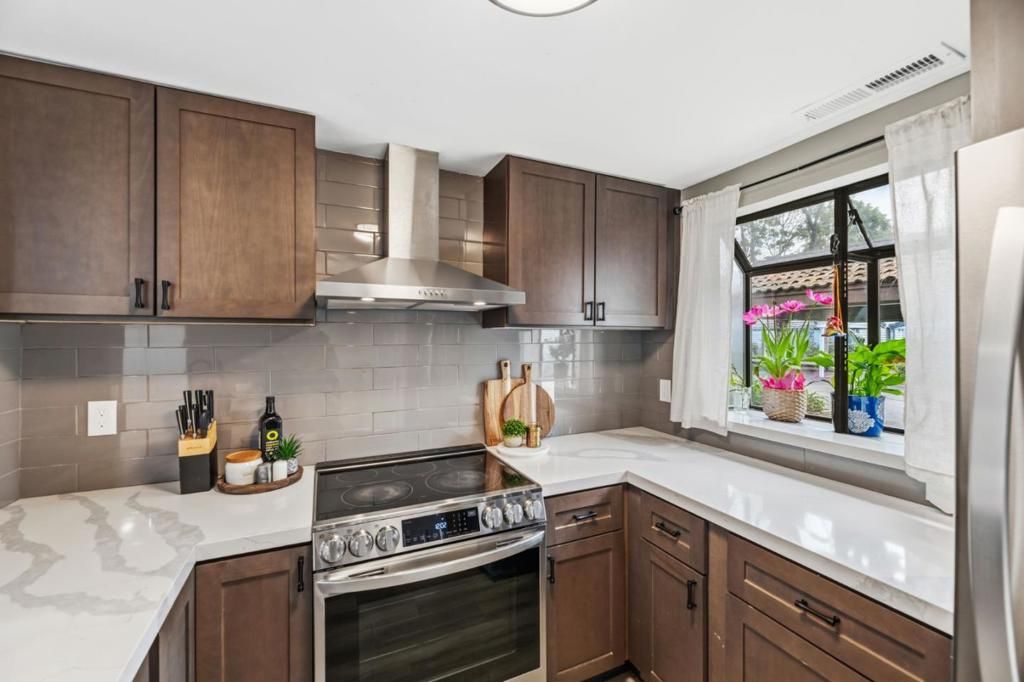 Image 10 of property listing at 6136 Joaquin Murieta Avenue A, Newark, CA 94560