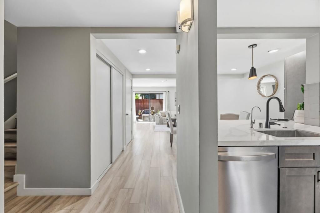 Image 14 of property listing at 6136 Joaquin Murieta Avenue A, Newark, CA 94560