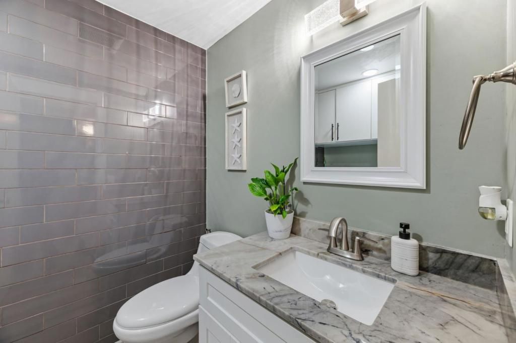 Image 25 of property listing at 6136 Joaquin Murieta Avenue A, Newark, CA 94560