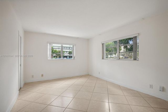 619 NE 14th Avenue 101, Hallandale Beach, FL 33009