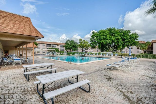 6095 N Sabal Palm Boulevard 212, Tamarac, FL 33319