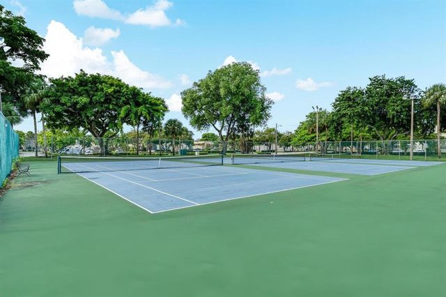 6095 N Sabal Palm Boulevard 212, Tamarac, FL 33319