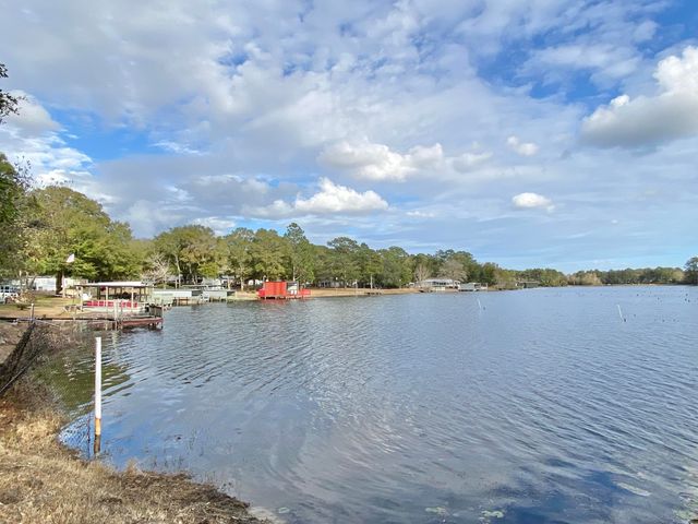 27 S Verdi Lane, Defuniak Springs, FL 32433