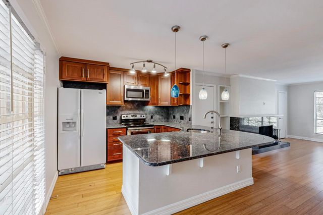 5220 Fleetwood Oaks Avenue 210, Dallas, TX 75235