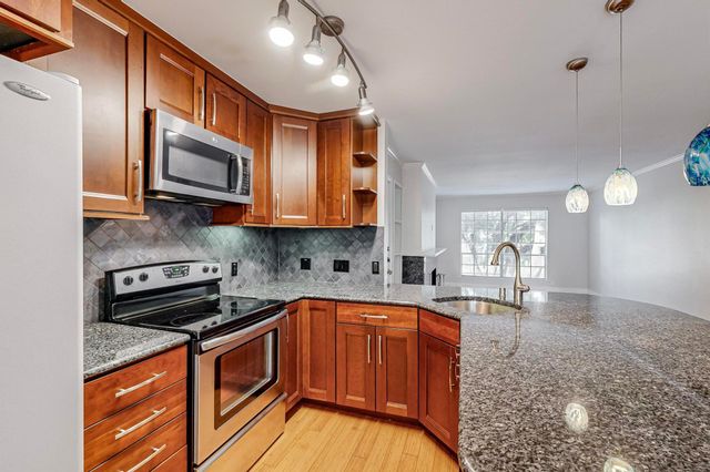 5220 Fleetwood Oaks Avenue 210, Dallas, TX 75235