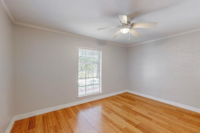 5220 Fleetwood Oaks Avenue 210, Dallas, TX 75235