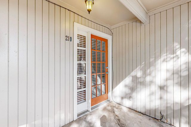 5220 Fleetwood Oaks Avenue 210, Dallas, TX 75235