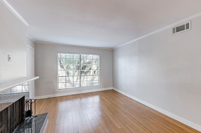 5220 Fleetwood Oaks Avenue 210, Dallas, TX 75235