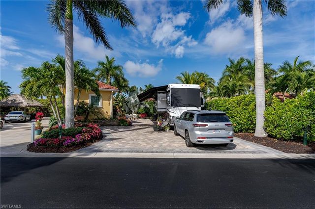 13625 Snapper LN, Naples, FL 34114