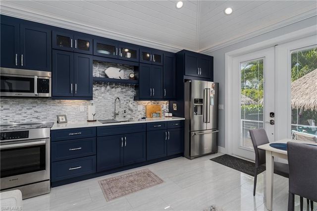 13625 Snapper LN, Naples, FL 34114
