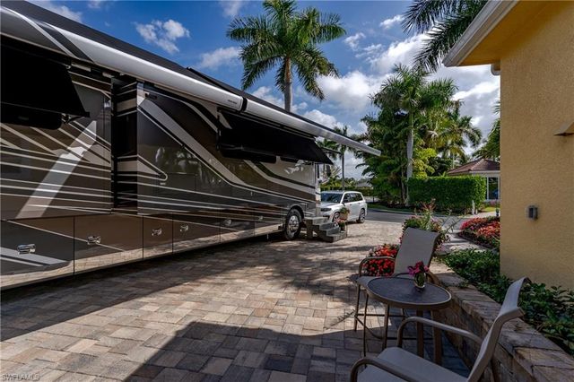 13625 Snapper LN, Naples, FL 34114