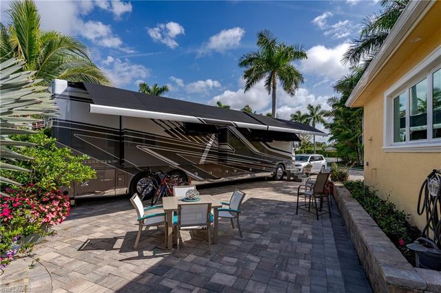 13625 Snapper LN, Naples, FL 34114