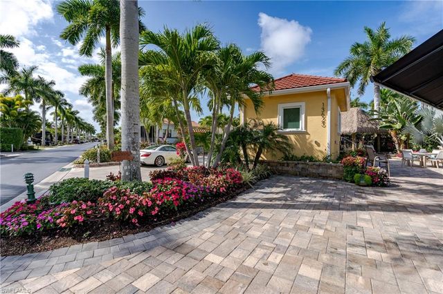 13625 Snapper LN, Naples, FL 34114