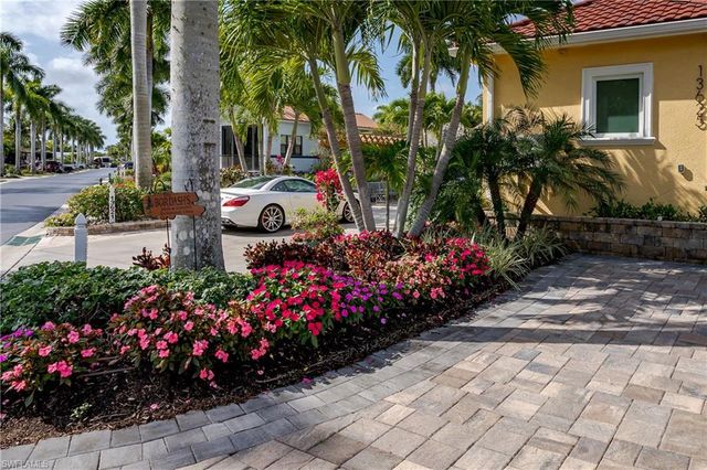 13625 Snapper LN, Naples, FL 34114