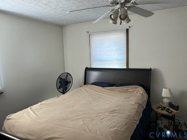 16111 Happy Hill Rd, Chester, VA 23834