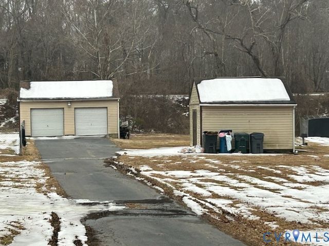 16111 Happy Hill Rd, Chester, VA 23834