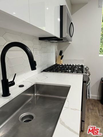 124 S Croft Avenue 101, Los Angeles, CA 90048