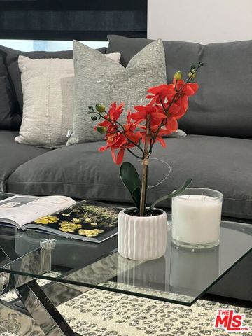 124 S Croft Avenue 101, Los Angeles, CA 90048