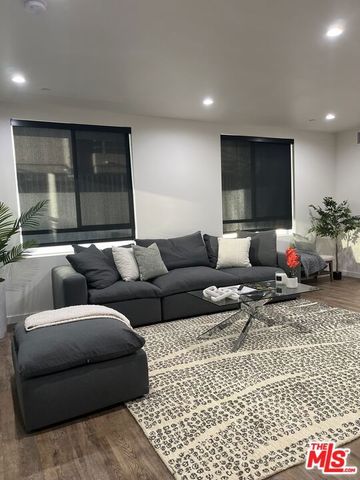 124 S Croft Avenue 101, Los Angeles, CA 90048