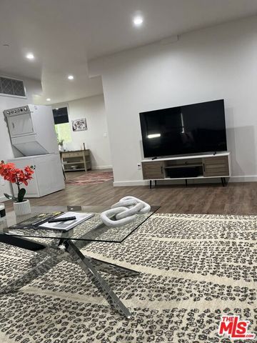 124 S Croft Avenue 101, Los Angeles, CA 90048