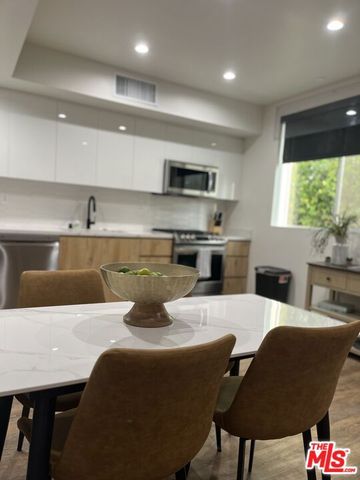 124 S Croft Avenue 101, Los Angeles, CA 90048