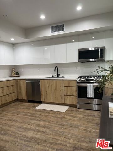 124 S Croft Avenue 101, Los Angeles, CA 90048