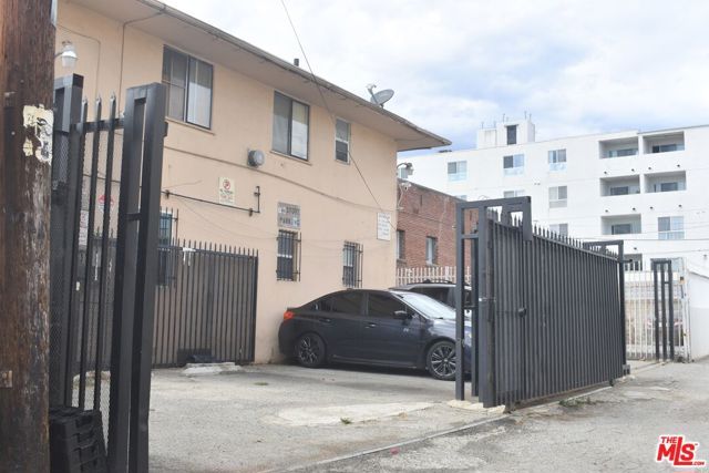 904 N Western Avenue, Los Angeles, CA 90029