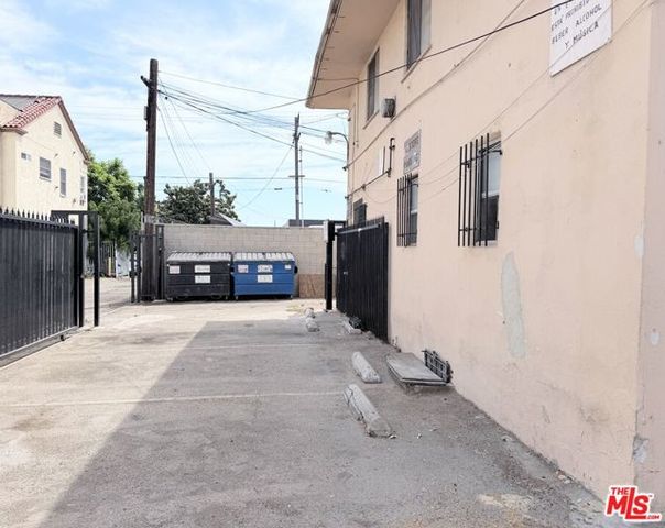 904 N Western Avenue, Los Angeles, CA 90029