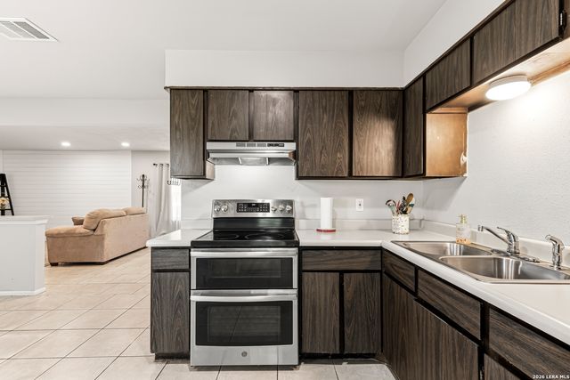 10910 Wayward, San Antonio, TX 78217