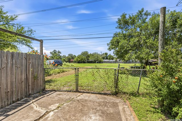 10910 Wayward, San Antonio, TX 78217