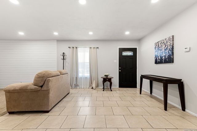 10910 Wayward, San Antonio, TX 78217