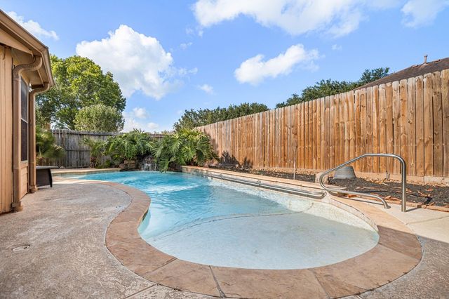 310 Cedar Lake Drive, League City, TX 77573