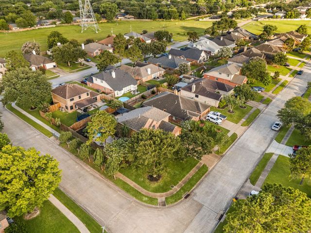 310 Cedar Lake Drive, League City, TX 77573