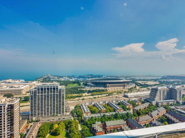 100 E 14th Street 1502, Chicago, IL 60605