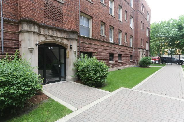 3265 W Wrightwood Avenue 1W, Chicago, IL 60647